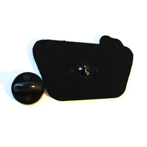 Bigfoot National Forest Enamel Pin Cryptid Sasquatch Footprints Collectible - Picture 3 of 3